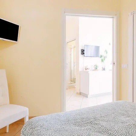 Ariston-ciclabile Casa In Centro * Санремо