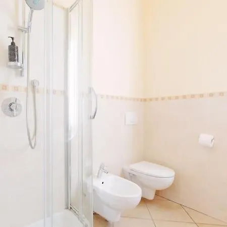 Ariston-ciclabile Casa In Centro * Санремо
